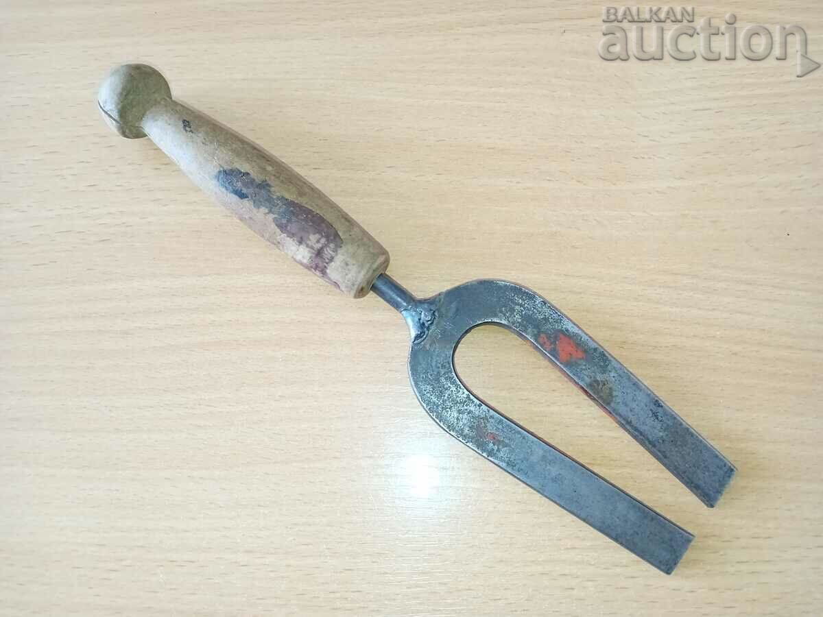 Delivery of an old ptimitive tuning fork