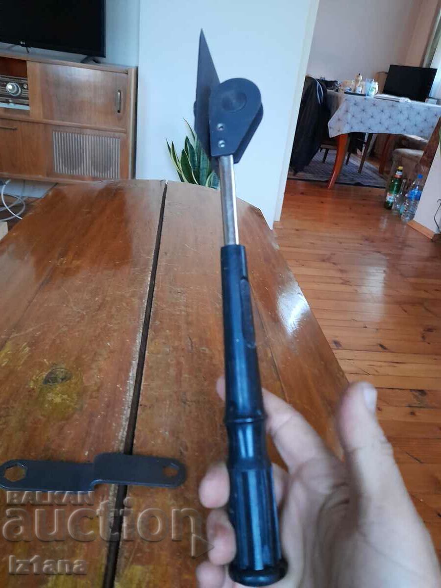 Old device, tool with price 45.00 BGN | € 23.01 Old device, tool with price 45.00 BGN | € 23.01