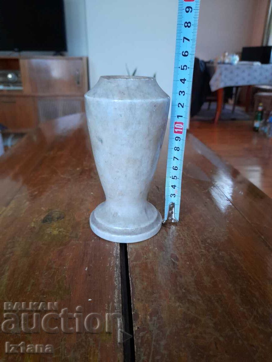 Vază veche de marmură cu preț 27.00 BGN | € 13.80 Vază veche de marmură cu preț 27.00 BGN | € 13.80