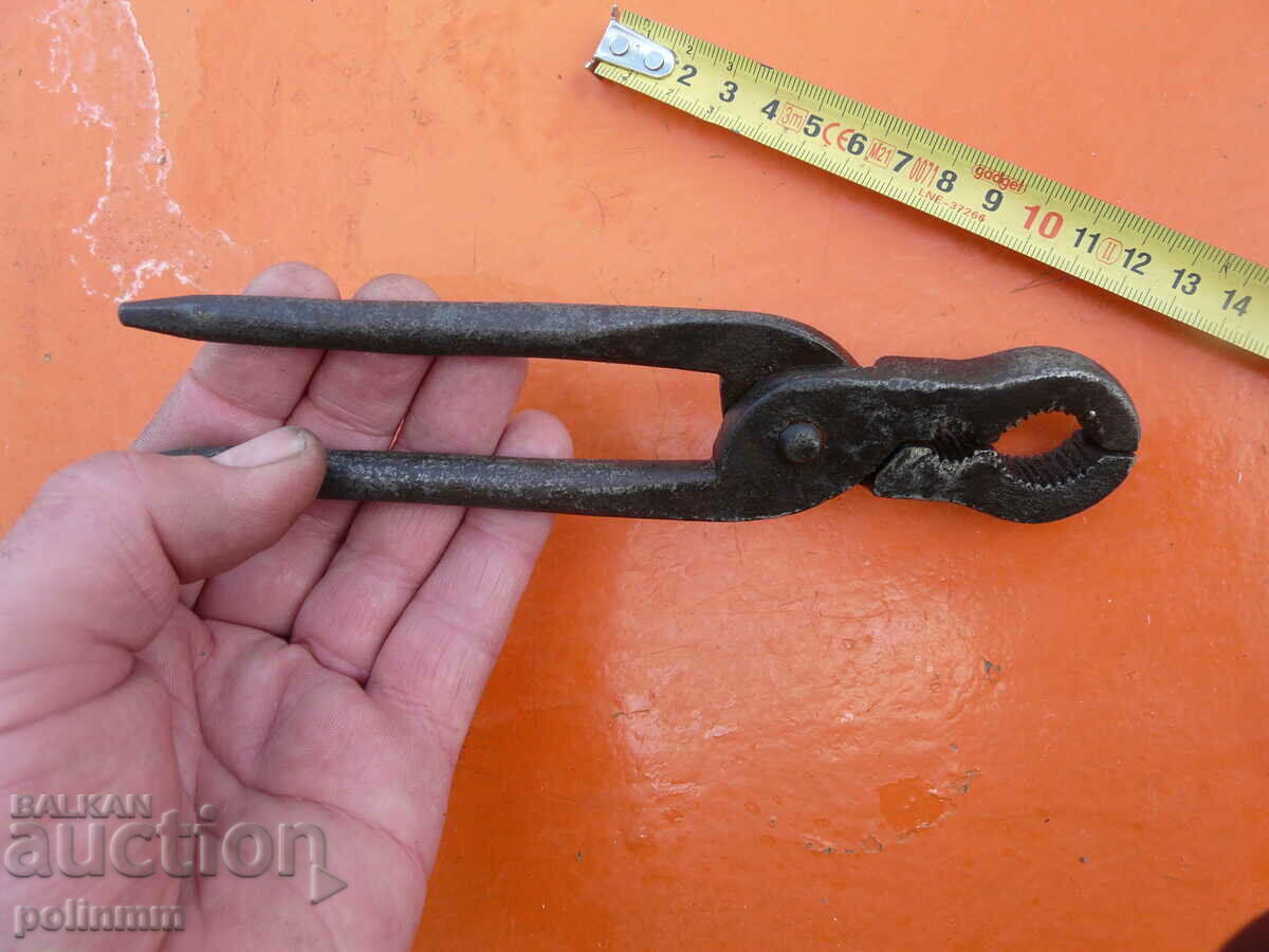 Auction  Old craft pliers - 47