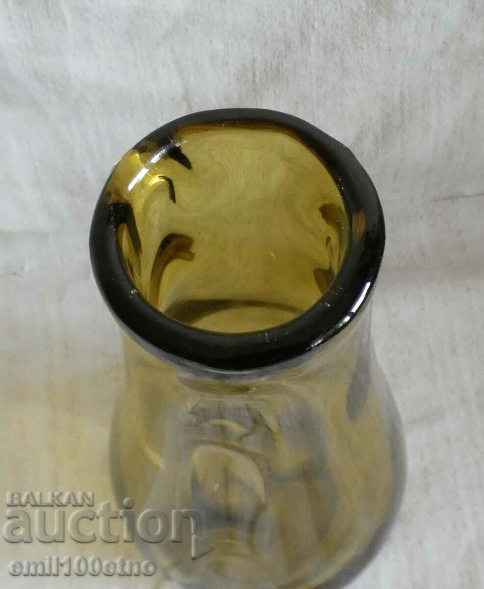 Vase thick colored glass with price 10.00 BGN | € 5.11 Vase thick colored glass with price 10.00 BGN | € 5.11