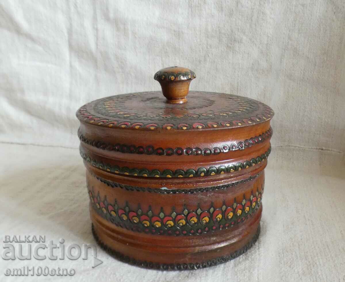 Auction Pyrographed wooden cigarette box - snuffbox Auction Pyrographed wooden cigarette box - snuffbox