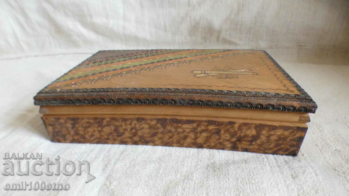 Pyrographed wooden cigarette box - snuffbox with price 15.00 BGN | € 7.67 Pyrographed wooden cigarette box - snuffbox with price 15.00 BGN | € 7.67