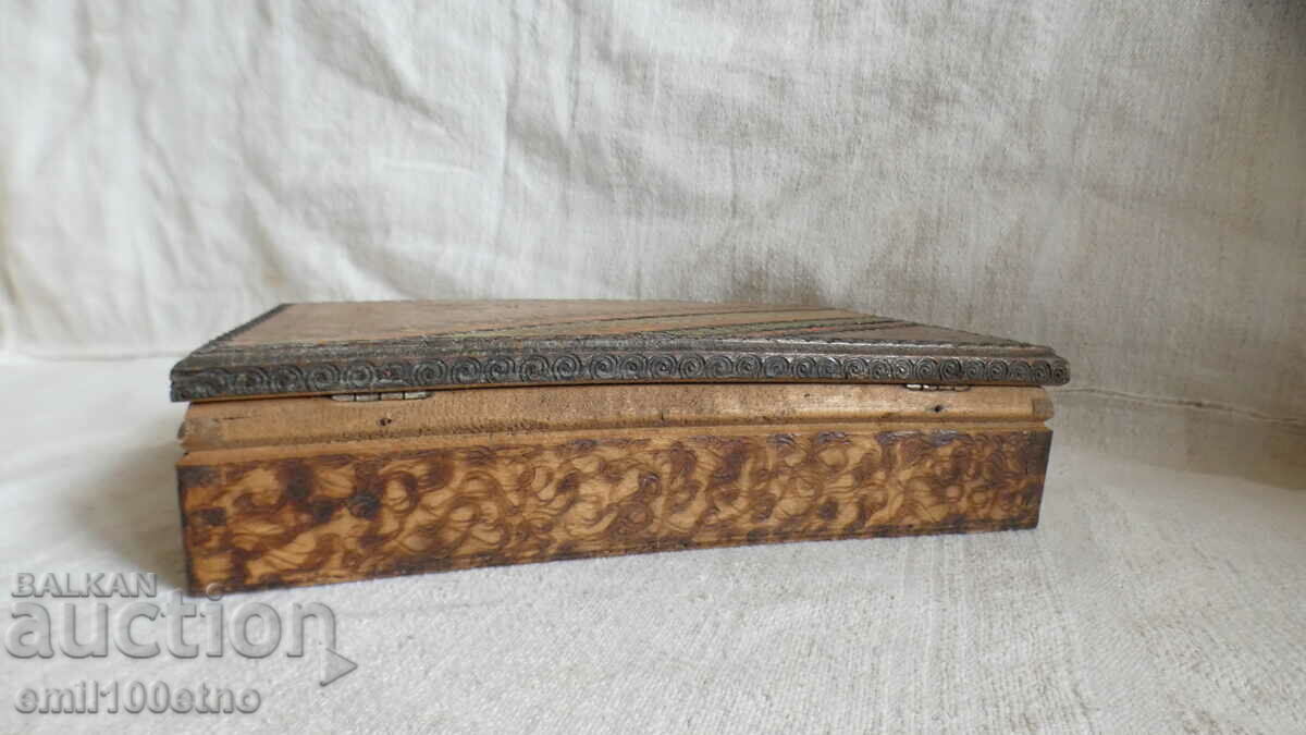 Pyrographed wooden cigarette box - snuffbox - 5 Pyrographed wooden cigarette box - snuffbox - 5