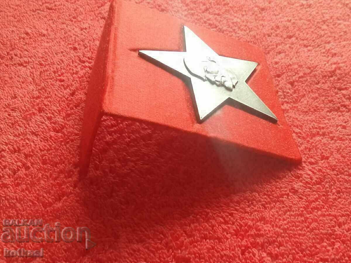 Auction  Old social metal bronze plaque Box Star LENIN