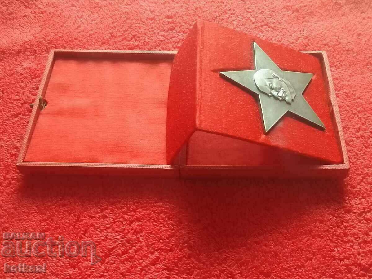 Delivery of Old social metal bronze plaque Box Star LENIN