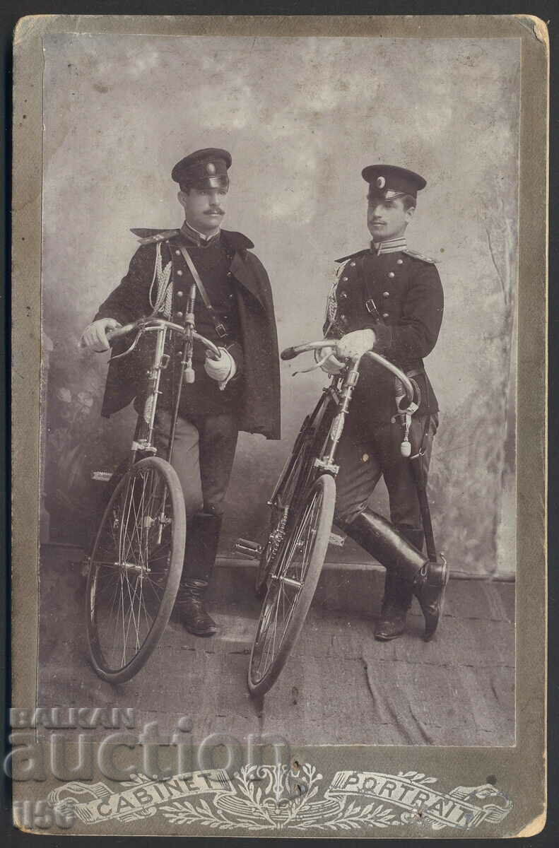 Fotografie - Ofițeri bulgari cu biciclete - carton 1903