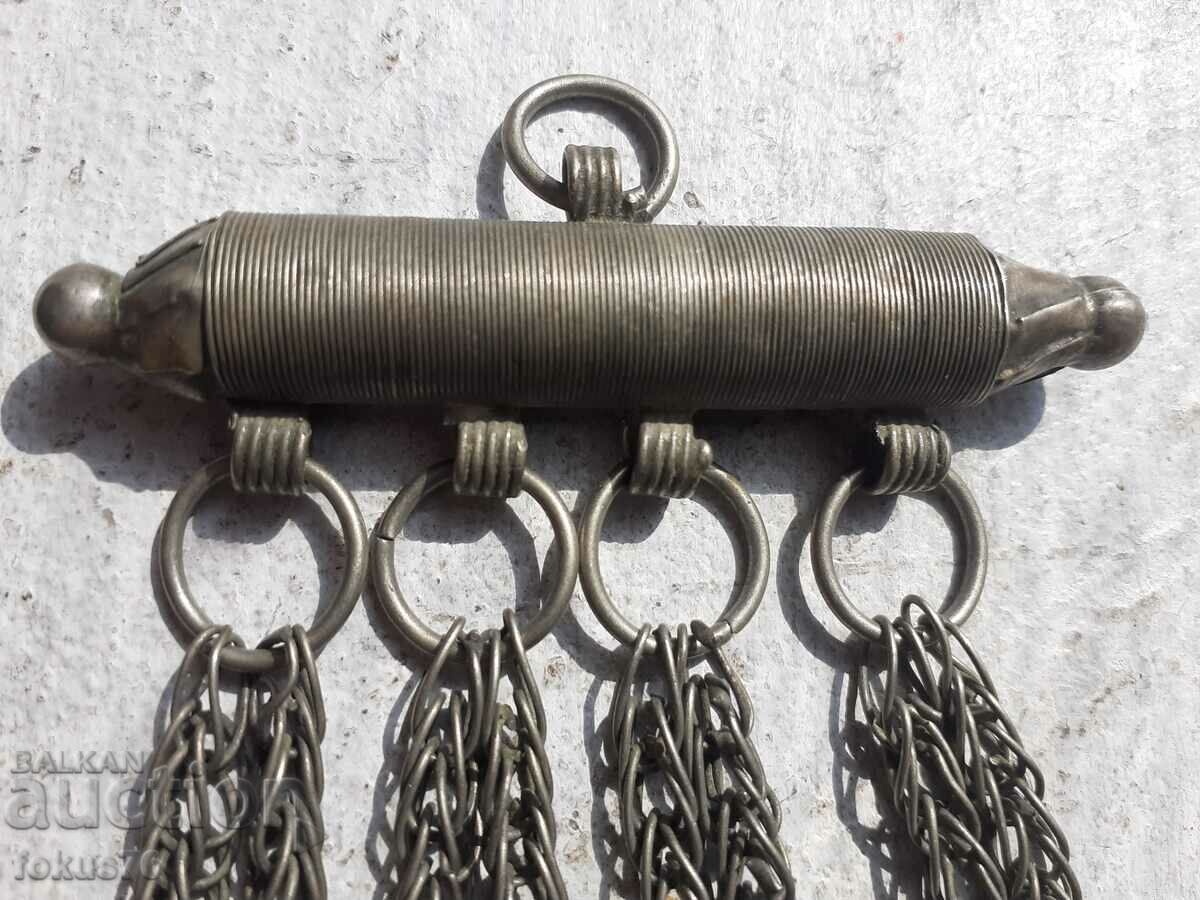 Auction An old musket flaunts an ornament, a pin, a costume, ethnography Auction An old musket flaunts an ornament, a pin, a costume, ethnography