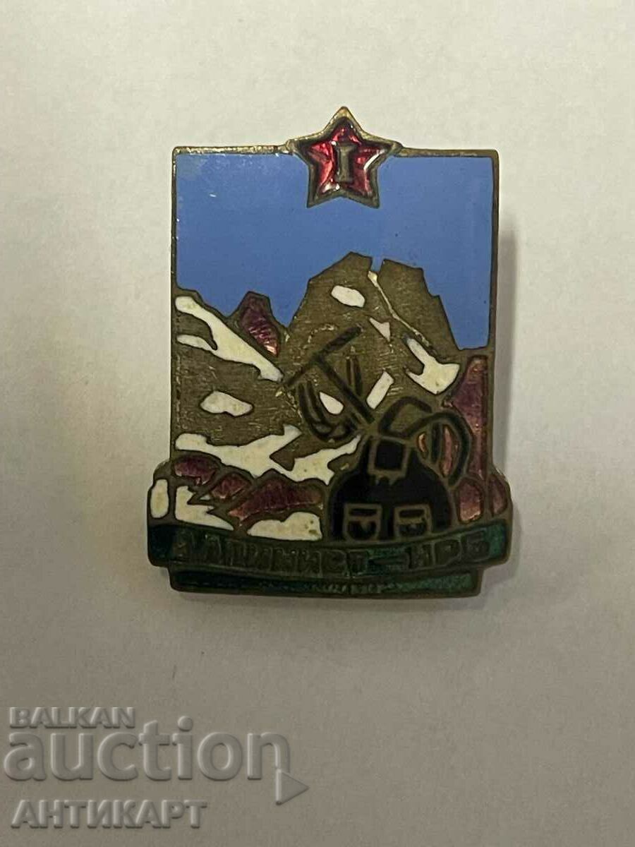 insignă de premiu rar alpinist din clasa NRB I anii 1950 pe un șurub