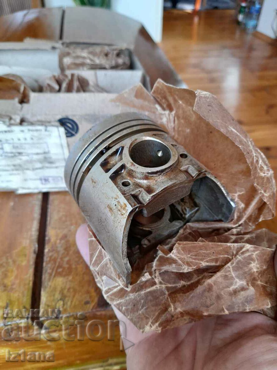Old Pistons for Zhiguli, Lada, VAZ 2101 - 7 Old Pistons for Zhiguli, Lada, VAZ 2101 - 7