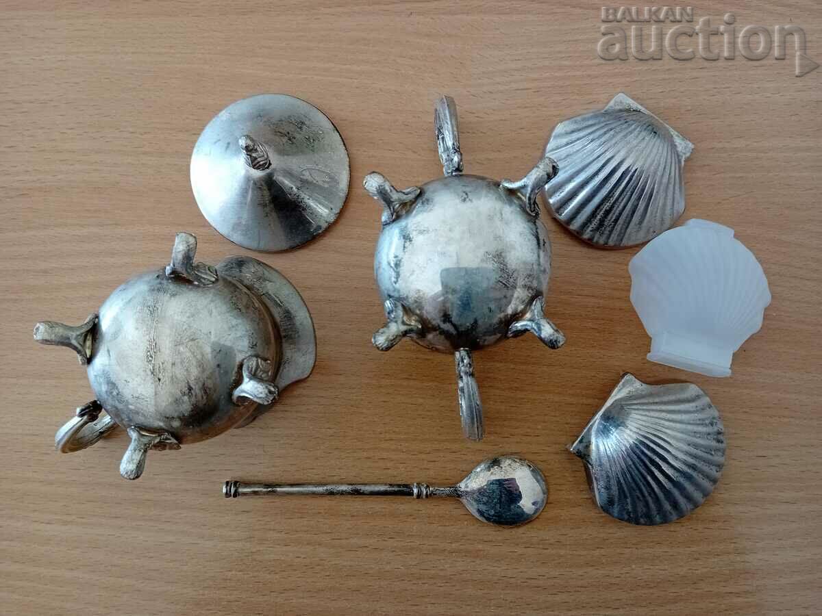 retro vintage silver plated salt shaker saucers - 5 retro vintage silver plated salt shaker saucers - 5