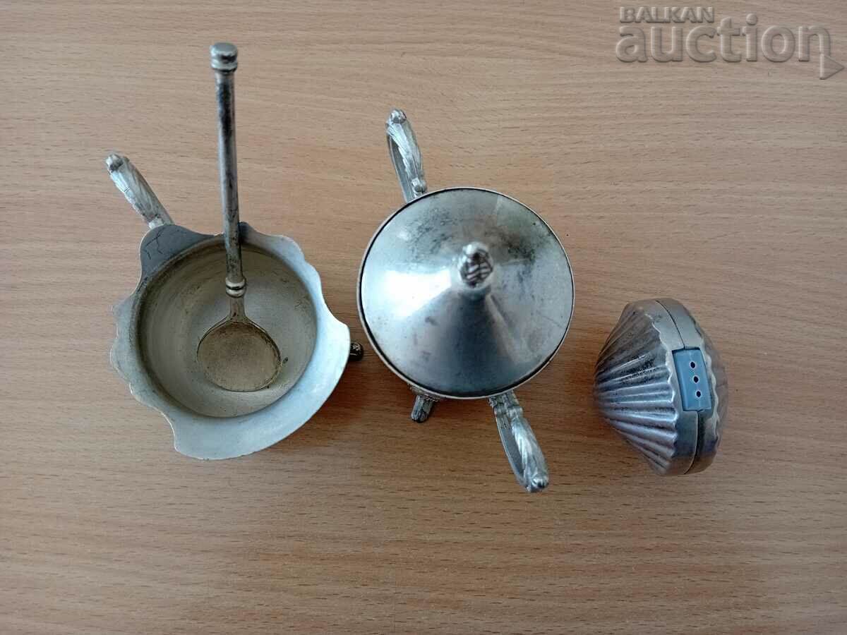 retro vintage silver plated salt shaker saucers - 6 retro vintage silver plated salt shaker saucers - 6