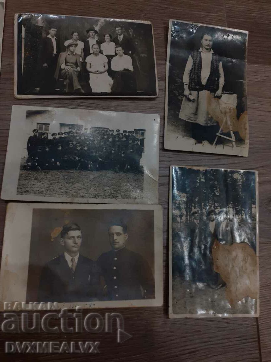 O mulțime de fotografii vechi, militare, de familie, regale cu preț 10.00 BGN | € 5.11