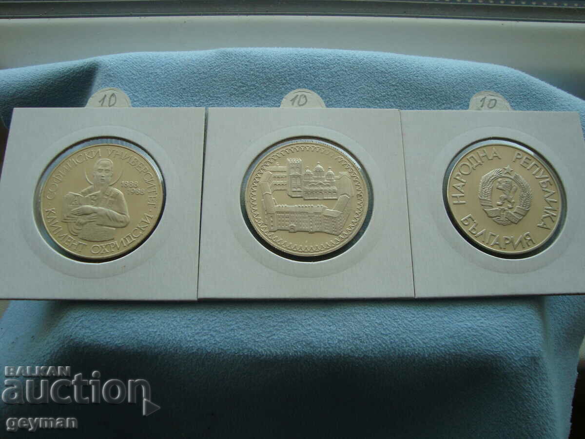 Παράδοση Πολλά τρία διπλά χωνιά Παράδοση Πολλά τρία διπλά χωνιά