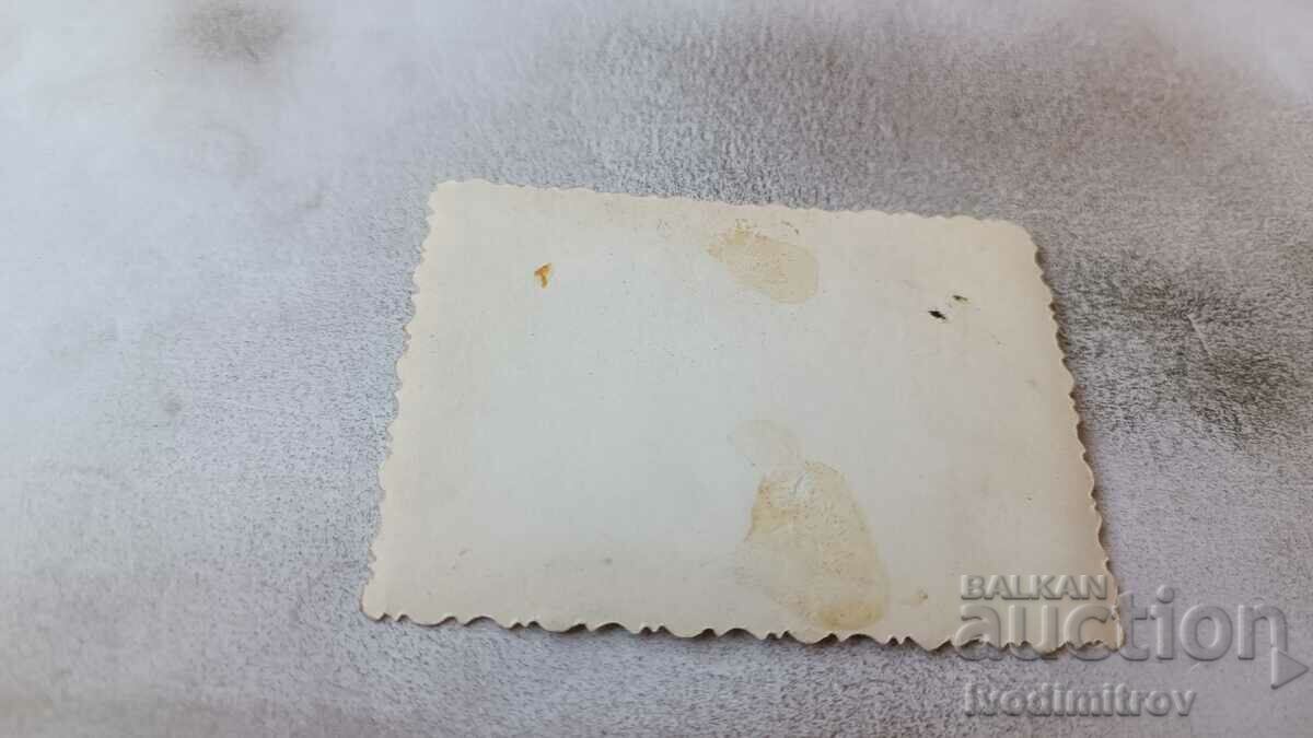 Photo Young people in shorts on the grass with price 2.45 BGN | € 1.25 Photo Young people in shorts on the grass with price 2.45 BGN | € 1.25