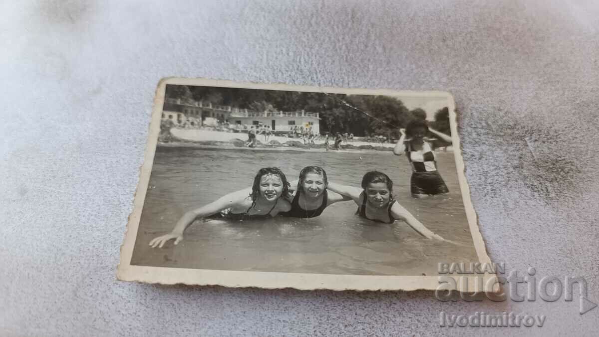 Photo Four young girls in the sea