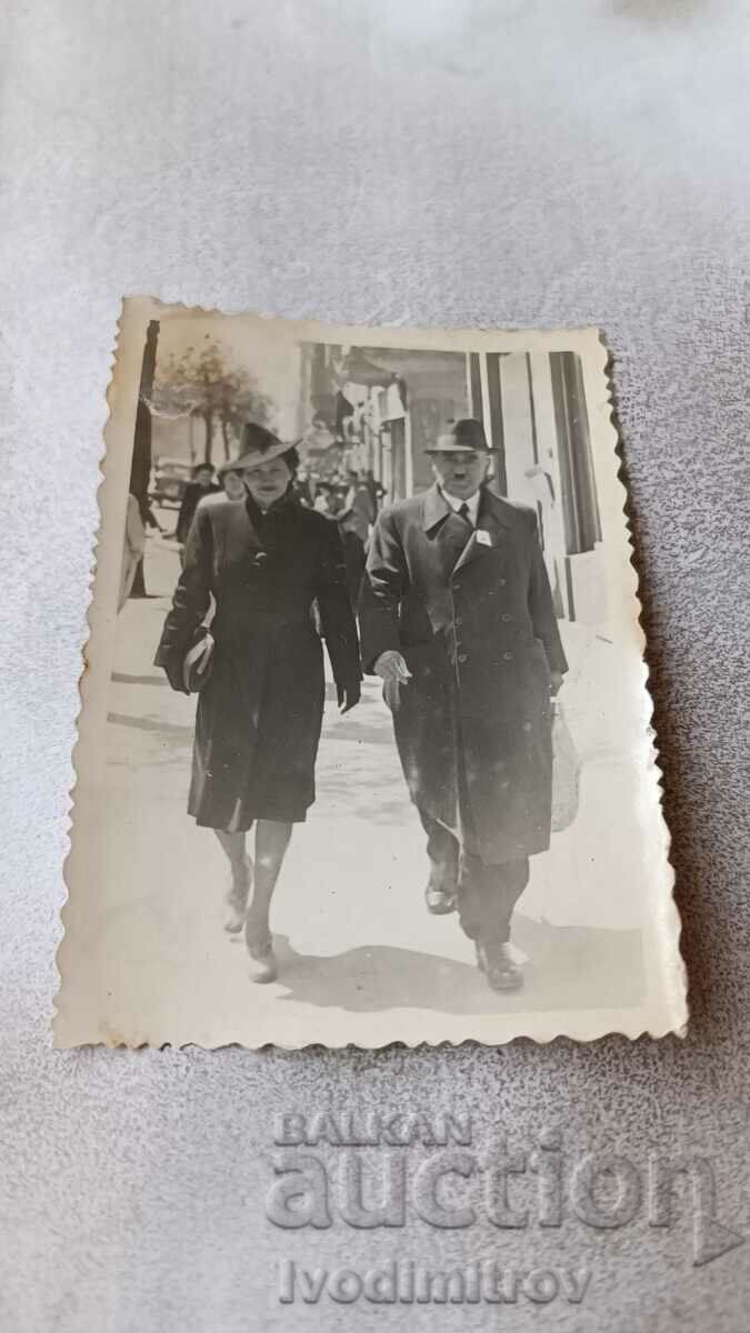 Снимка София Мъж и жена на разходка