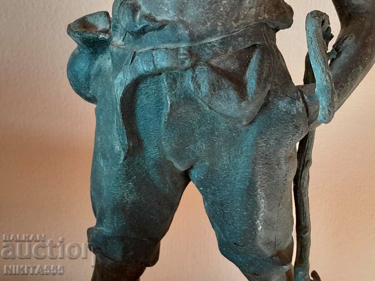 Стара авторска бронзова фигура,статуетка с цена 2555.00 лв. | € 1306.35 Стара авторска бронзова фигура,статуетка с цена 2555.00 лв. | € 1306.35