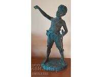 Figurină din bronz a autorului vechi, statuetă