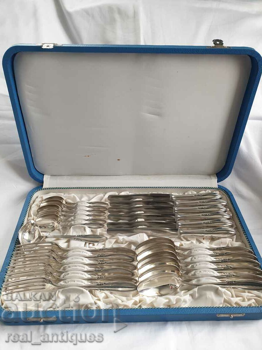 Set of silver plated utensils