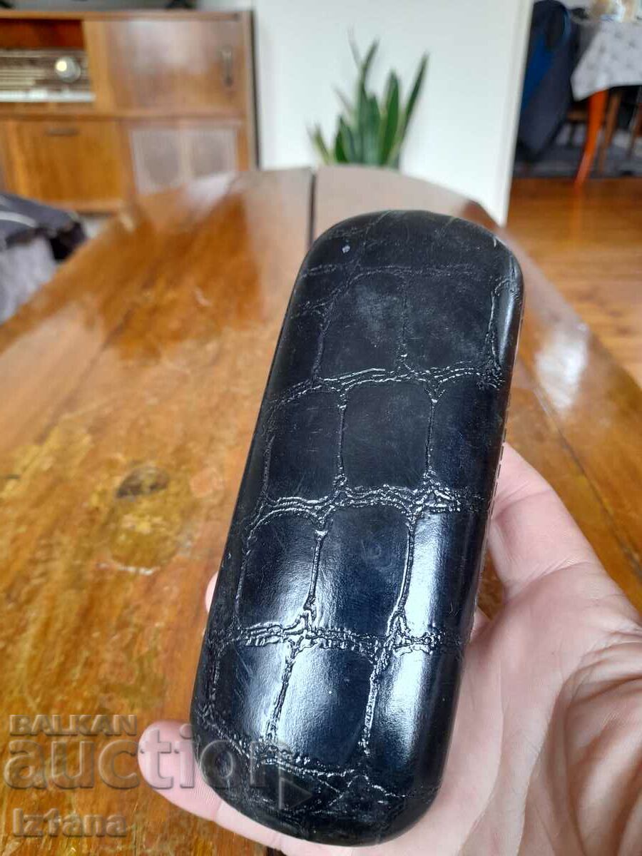 Cutie veche pentru ochelari cu preț 11.00 BGN | € 5.62