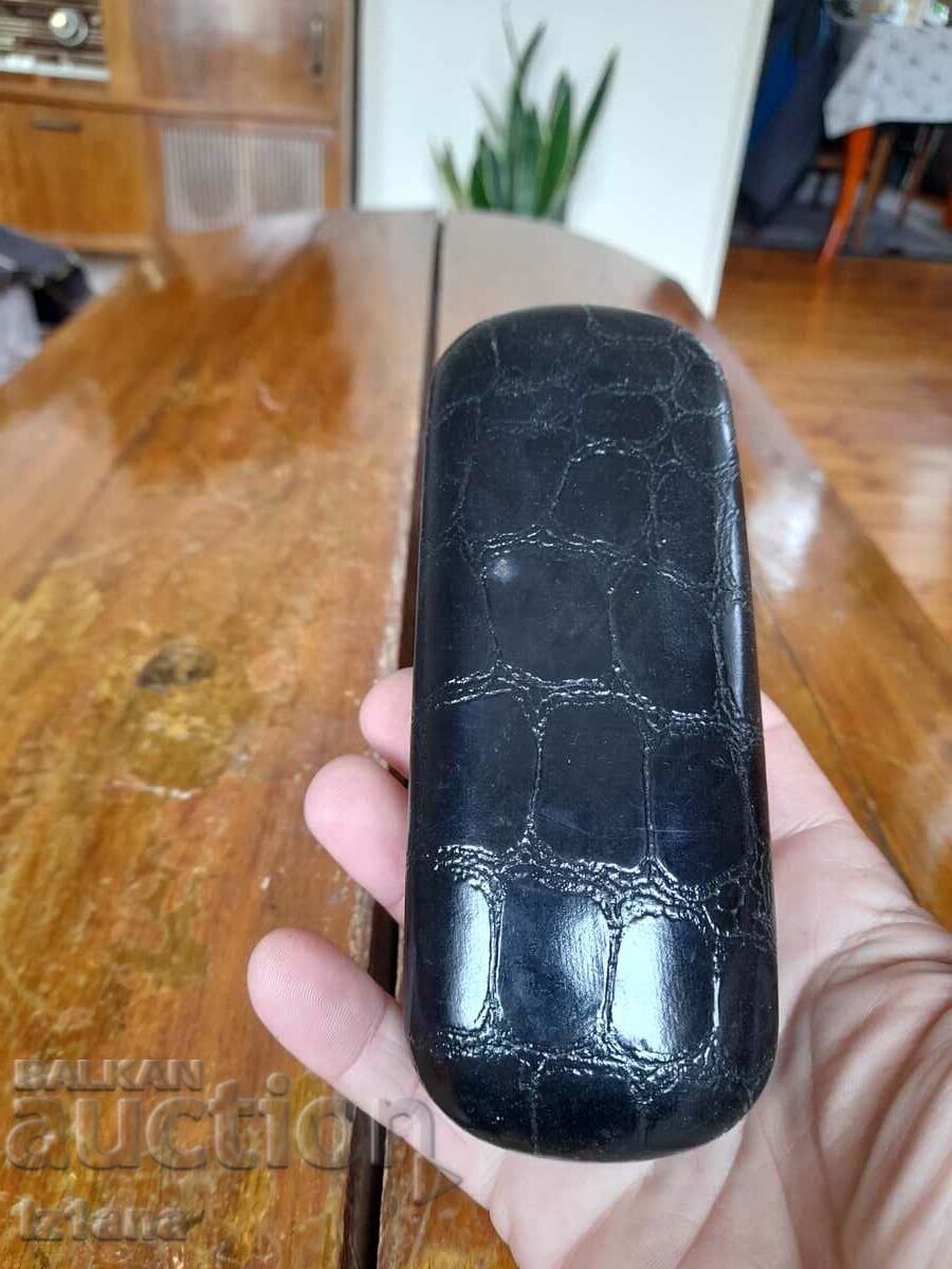 Licitație Cutie veche pentru ochelari