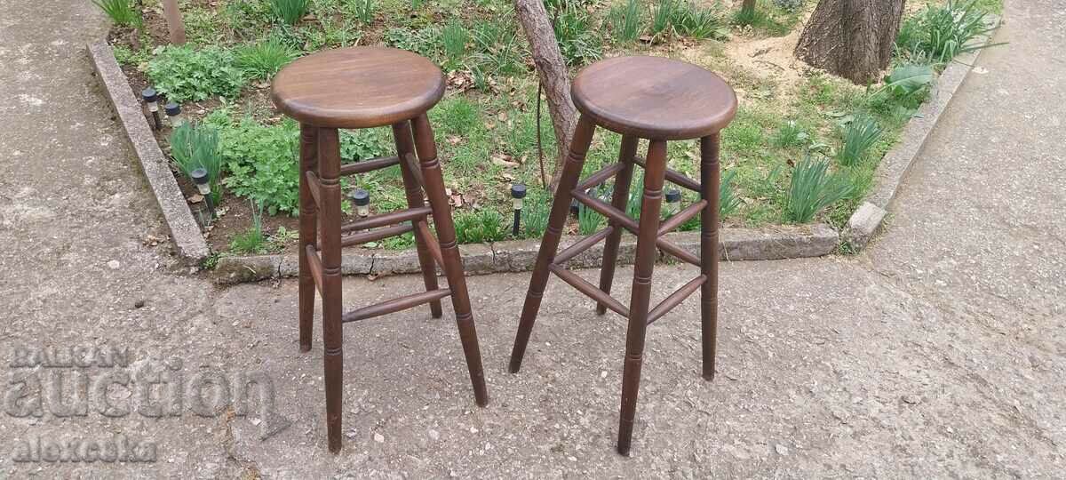 Комплект дървени столове