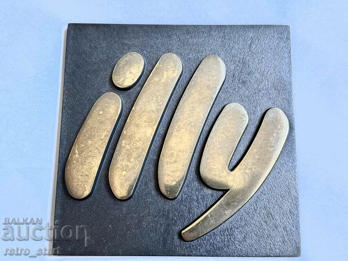 Semn publicitar din alamă cafea ILLY cu preț 150.00 BGN | € 76.69 Semn publicitar din alamă cafea ILLY cu preț 150.00 BGN | € 76.69