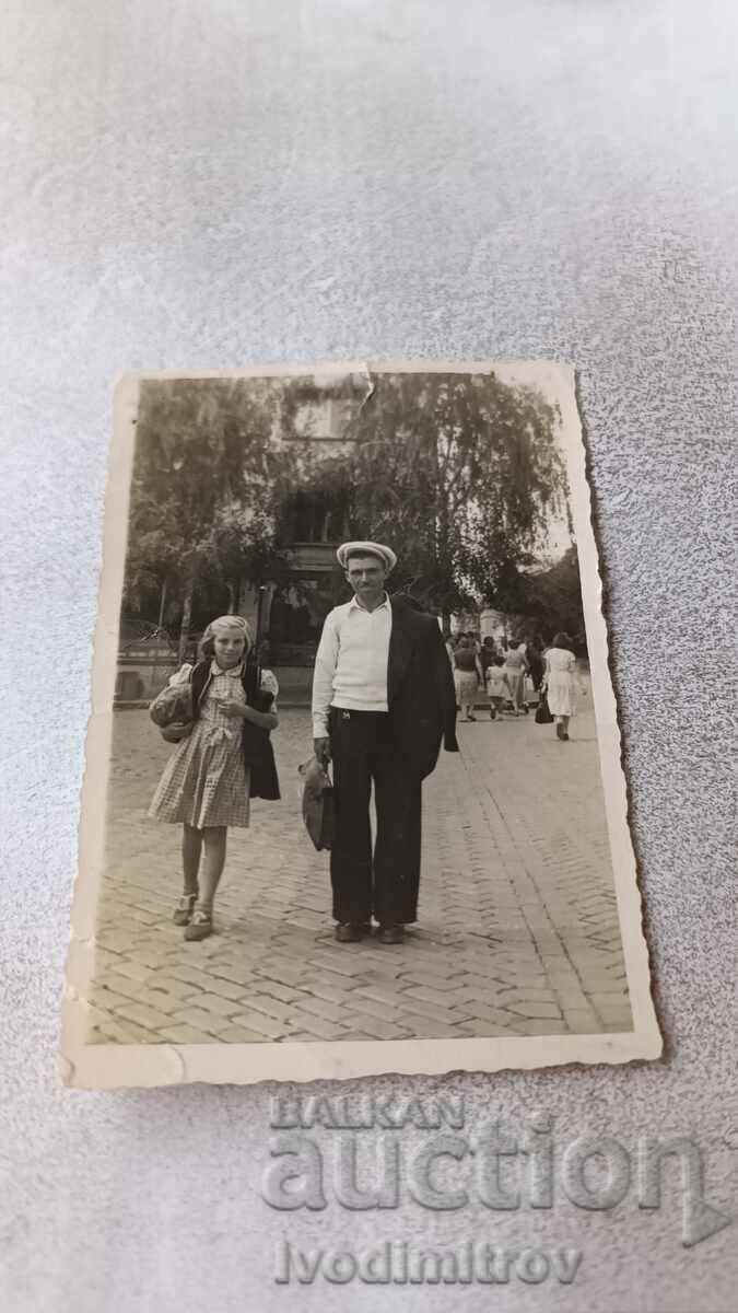 Photo Sofia Man and girl on a walk