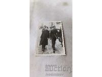 Снимка София Двама ученици на разходка по улица Леге 1942