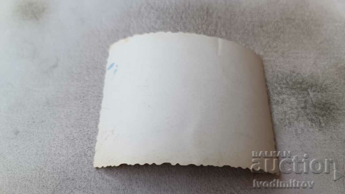 Снимка София Жена и малко момченце пред ЦУМ с цена 1.75 лв. | € 0.89 Снимка София Жена и малко момченце пред ЦУМ с цена 1.75 лв. | € 0.89