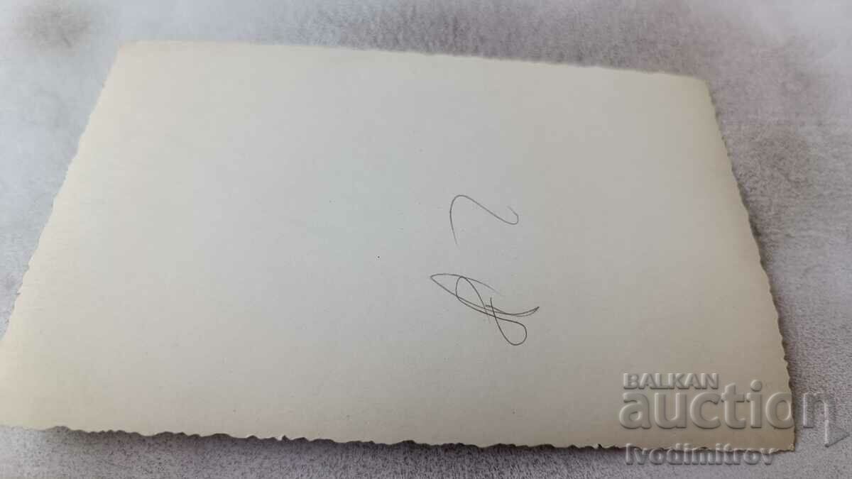 Fotografie Sofia Bărbați, femei și copii la o demonstrație de stradă cu preț 2.15 BGN | € 1.10 Fotografie Sofia Bărbați, femei și copii la o demonstrație de stradă cu preț 2.15 BGN | € 1.10