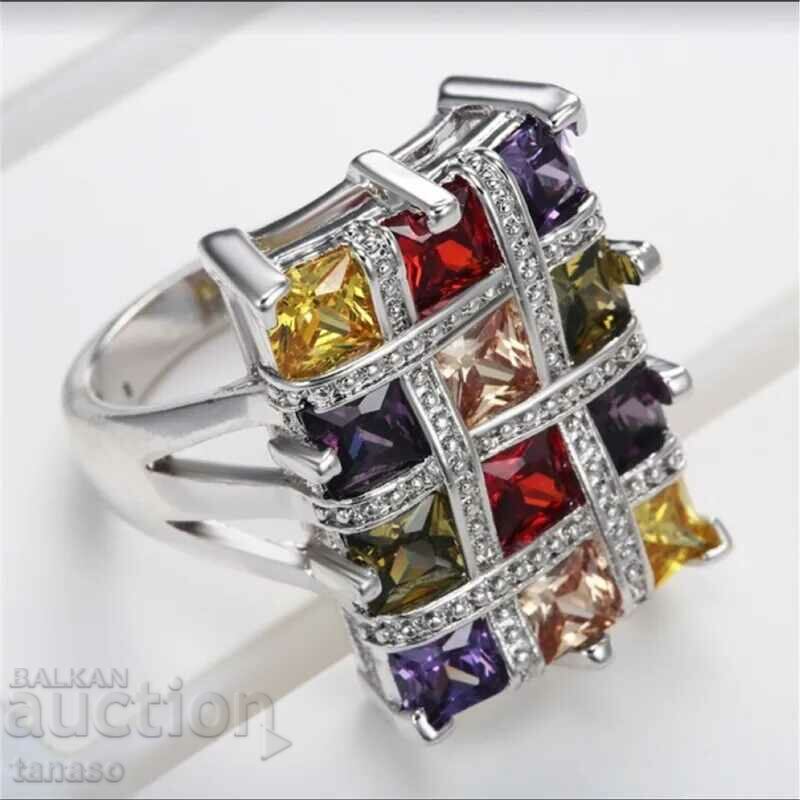 Ring with colored cubic zirconias