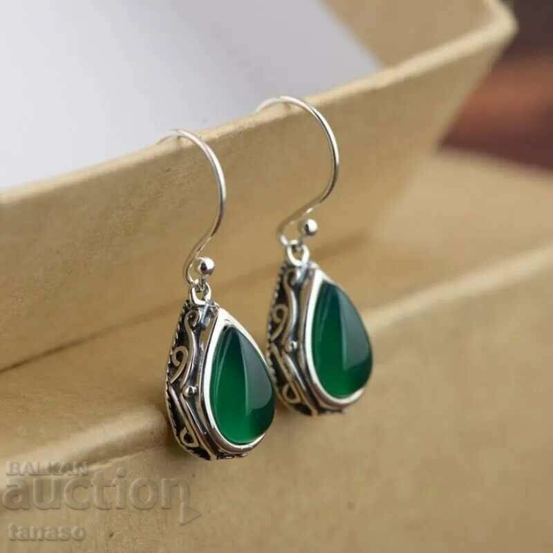 Earrings with emeralds