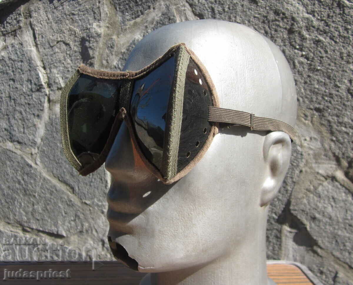 Γερμανικά στρατιωτικά γυαλιά άμμου και σκόνης του Β' Παγκοσμίου Πολέμου με τιμή 35.00 BGN | € 17.90 Γερμανικά στρατιωτικά γυαλιά άμμου και σκόνης του Β' Παγκοσμίου Πολέμου με τιμή 35.00 BGN | € 17.90