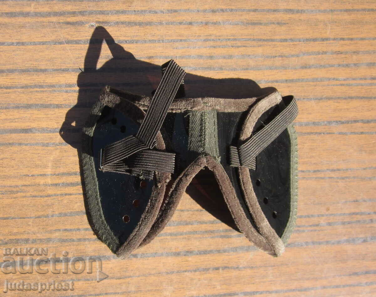 Παράδοση Γερμανικά στρατιωτικά γυαλιά άμμου και σκόνης του Β' Παγκοσμίου Πολέμου Παράδοση Γερμανικά στρατιωτικά γυαλιά άμμου και σκόνης του Β' Παγκοσμίου Πολέμου