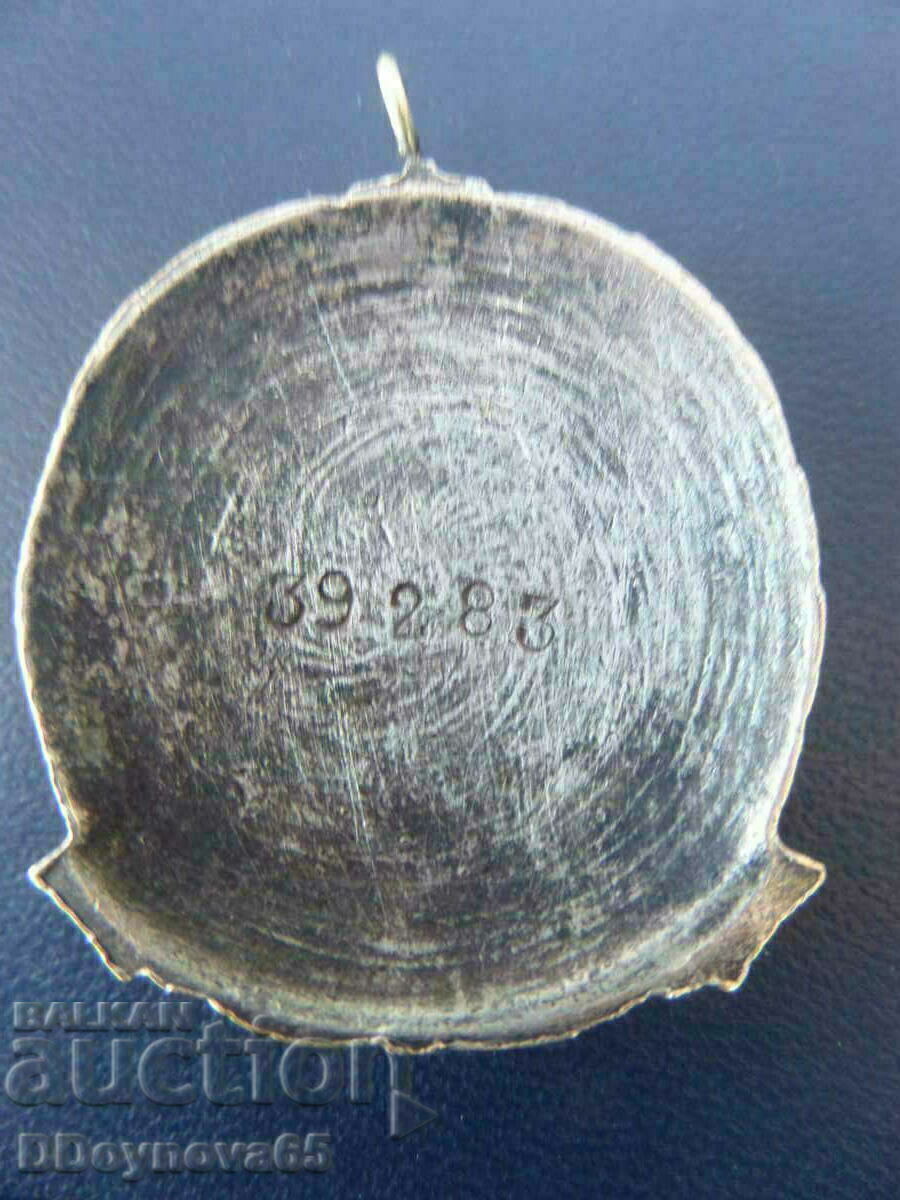 Auction For maternal glory Auction For maternal glory