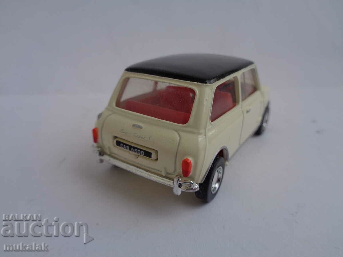 Delivery of 1:43 MATCHBOX AUSTIN MINI COOPER S CAR MODEL Delivery of 1:43 MATCHBOX AUSTIN MINI COOPER S CAR MODEL