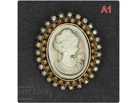 Брошка с камея