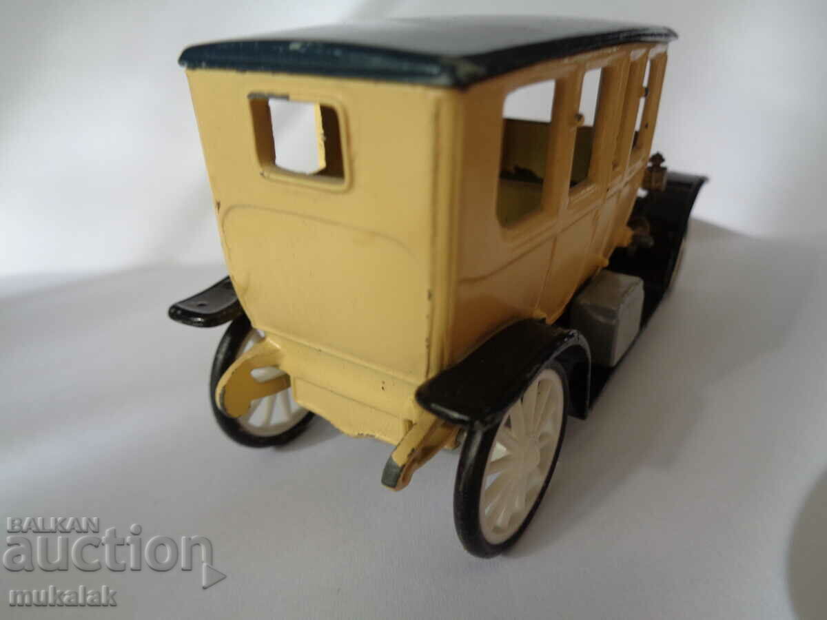 Delivery of 1:43 R.A.M.I. LORRAINE DIETRICH 1911 RETRO MODEL STROLLER