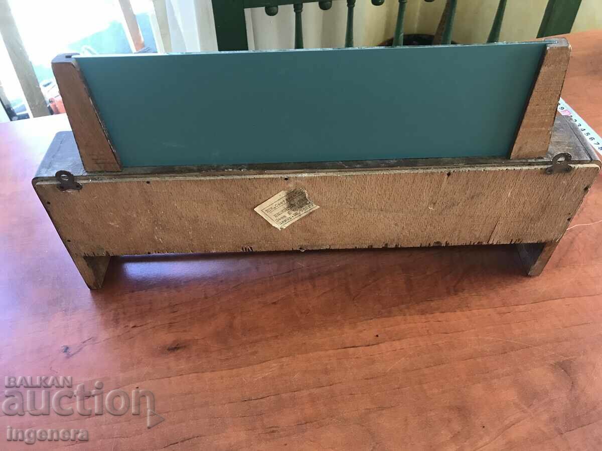 Delivery of TOWEL RACK MIRROR VANILLA ANTIQUE WOOD GLASS-WORN SOC Delivery of TOWEL RACK MIRROR VANILLA ANTIQUE WOOD GLASS-WORN SOC