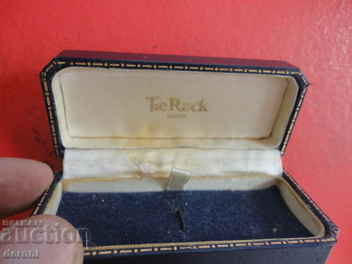 Antique English Box Jewelery Box with price 10.00 BGN | € 5.11 Antique English Box Jewelery Box with price 10.00 BGN | € 5.11