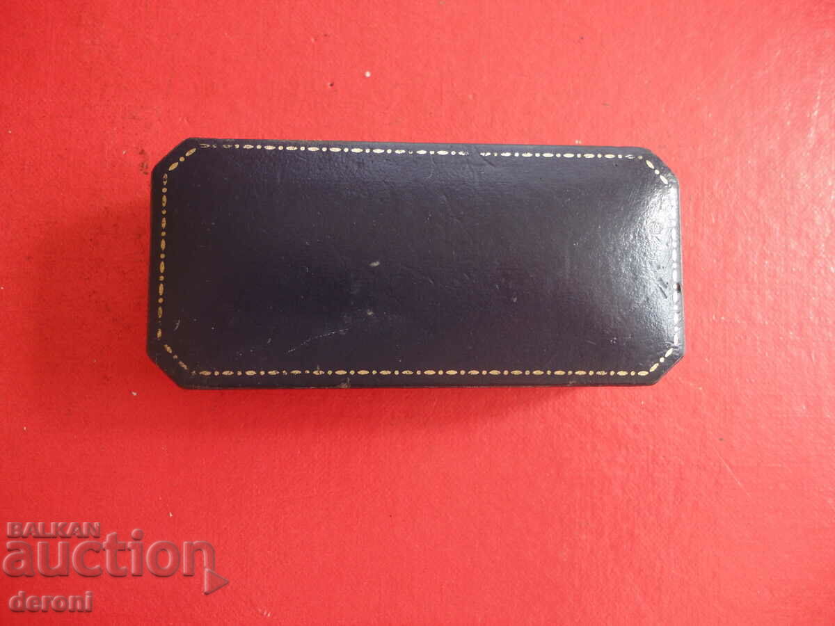 Delivery of Antique English Box Jewelery Box Delivery of Antique English Box Jewelery Box