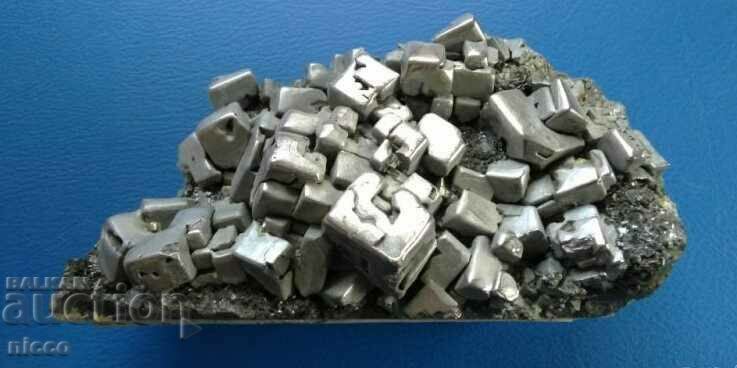 Auction  Cellular/skeletal galena