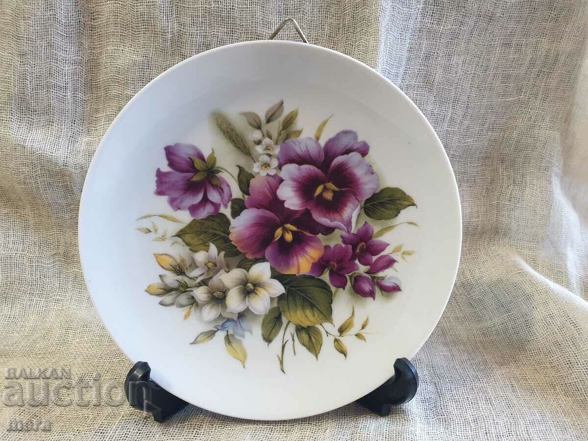 Auction Beautiful plate with floral motifs for wall-Bavaria Auction Beautiful plate with floral motifs for wall-Bavaria