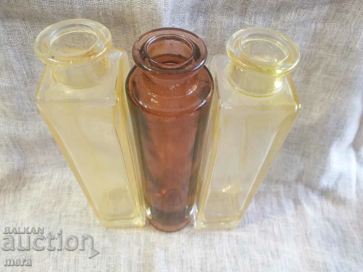 Δημοπρασία Πολλά τρία χρωματιστά γυάλινα μπουκάλια