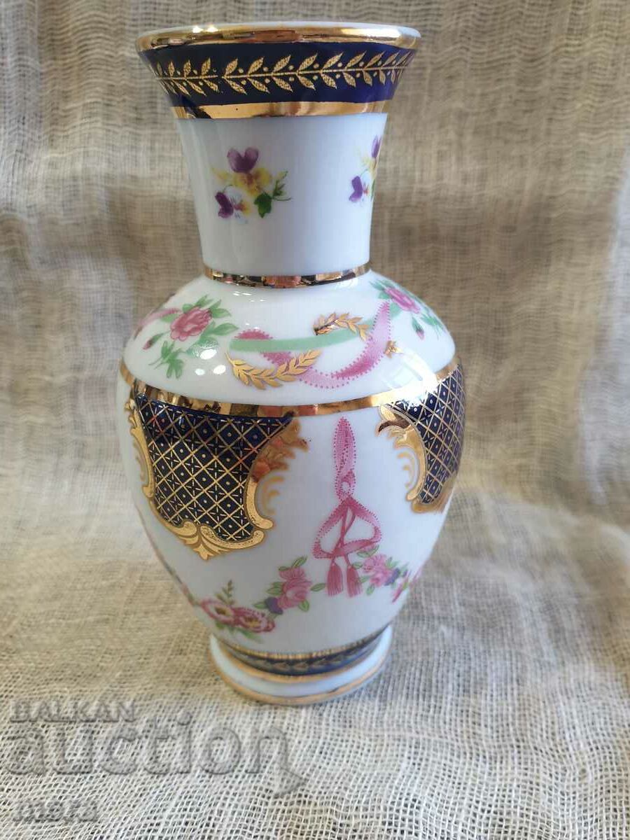 Stylish porcelain vase - K&K