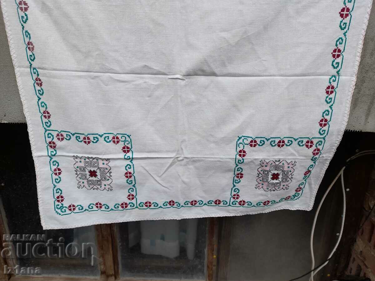 Delivery of Old embroidered tablecloth, square