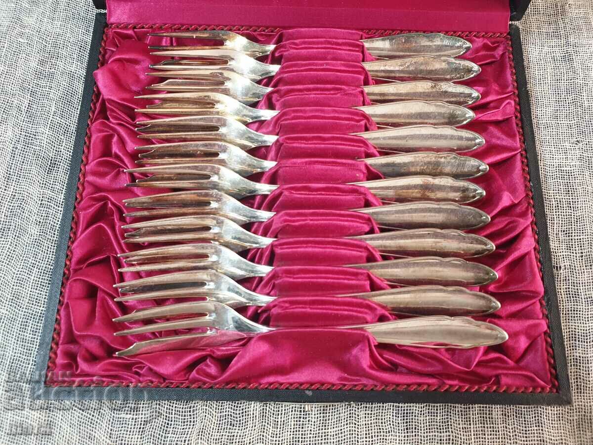 Auction Vintage set of silver plated dessert forks - bruckmann Auction Vintage set of silver plated dessert forks - bruckmann