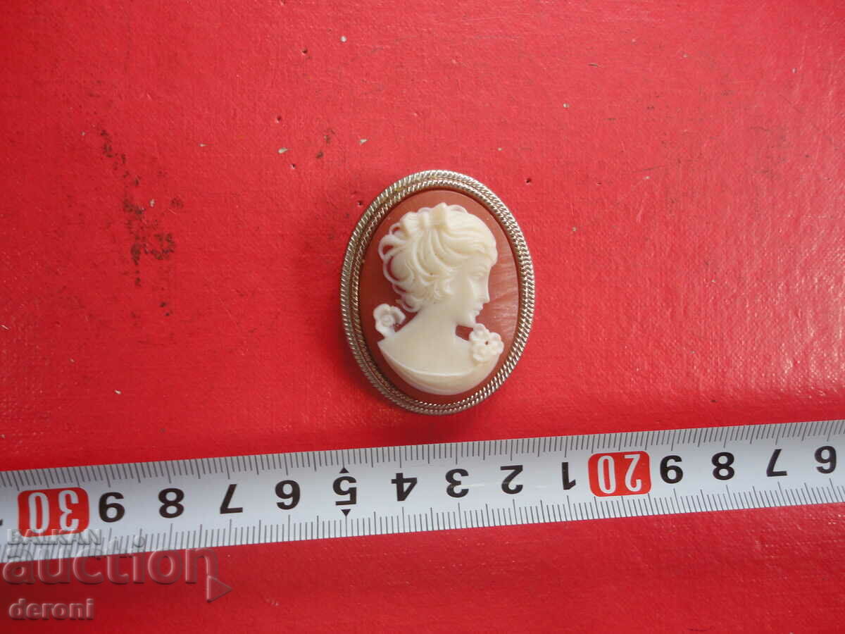 A cameo with price 5.00 BGN | € 2.56 A cameo with price 5.00 BGN | € 2.56